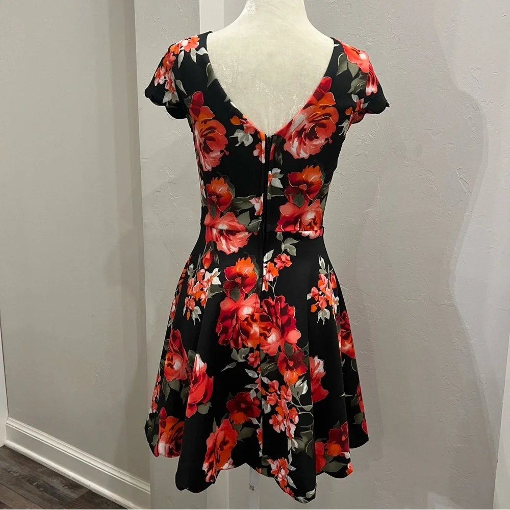 Jodi Kristopher Fit & Flare Dress Juniors Size 1 Red Black Floral - Picture 3 of 4